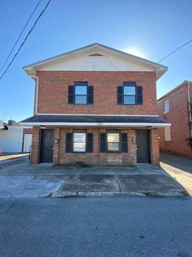Main picture of 103 W 6th St