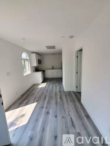 Main picture of 5541 Fallbrook Ave