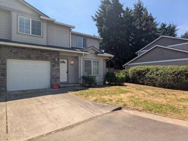Main picture of 484 Helen St