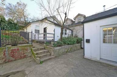 Main picture of 820 Spring St