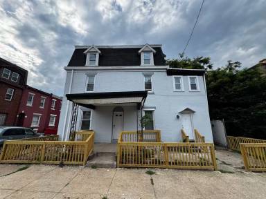Main picture of 5801 Wakefield St