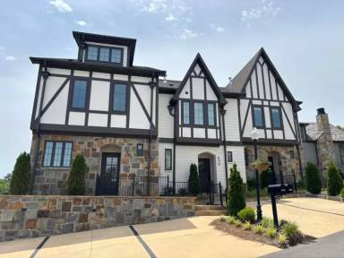 Main picture of 1003 Lennox Blvd