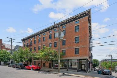 Main picture of 433 E 13th St