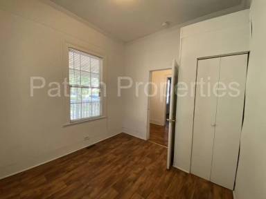 Main picture of 811 Queen St