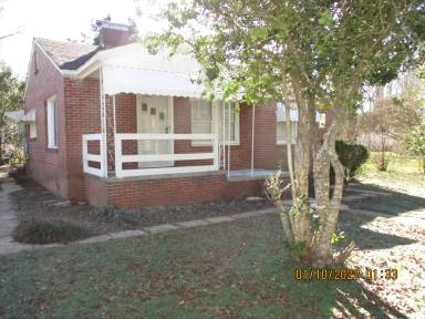 Main picture of 202 Meadowood Ave
