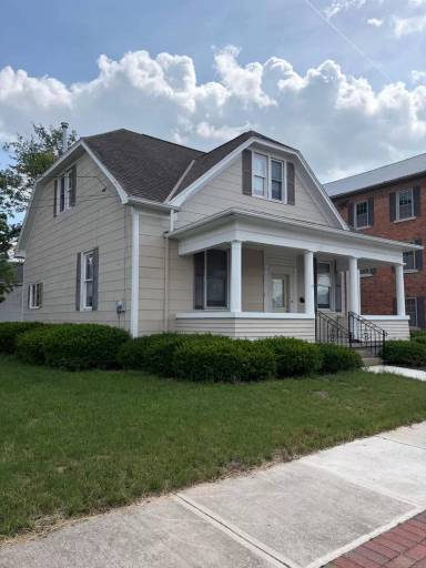 Main picture of 279 W 4th St