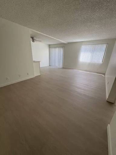 Main picture of 6925 Haskell Ave