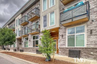 Main picture of 1765 N Lombard St