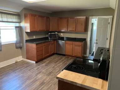 Main picture of 250 W Ridge St
