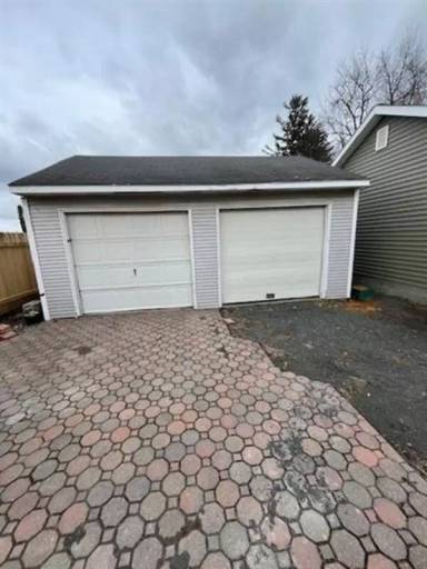Main picture of 49 Chestnut St
