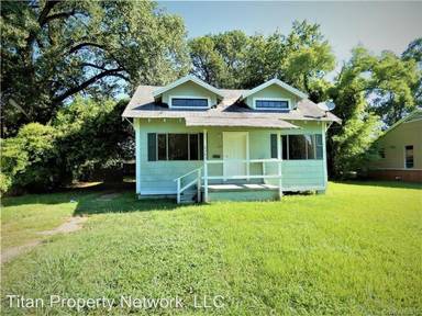 Main picture of 2353 Julia St