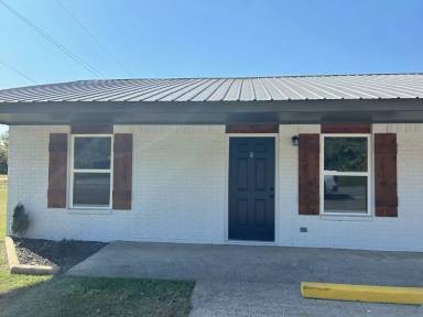 Main picture of 209 W Leftwich