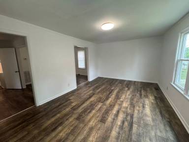 Main picture of 325 E 18th St