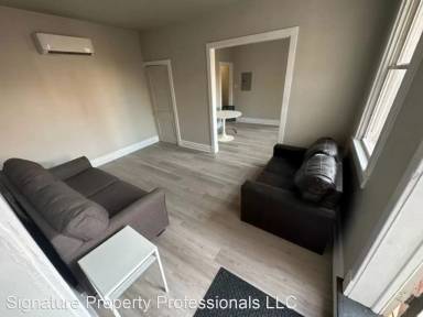 Main picture of 221 1/2 W King St