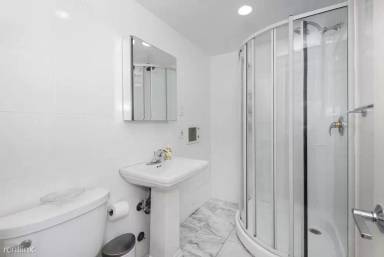 Main picture of 304 Bleecker St