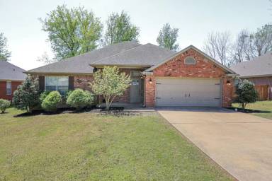 Main picture of 2901 SW 8th St
