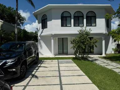 Main picture of 9124 Byron Ave