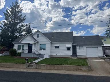 Main picture of 201 Sherman St