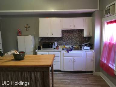 Main picture of 2381 Wheeler St