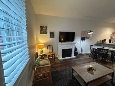Main picture of 112 W Washington Blvd