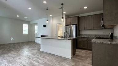 Main picture of 26149 Park Ave