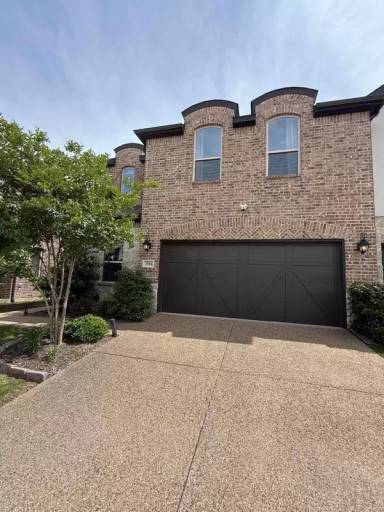 Main picture of 3904 Lucan Ln