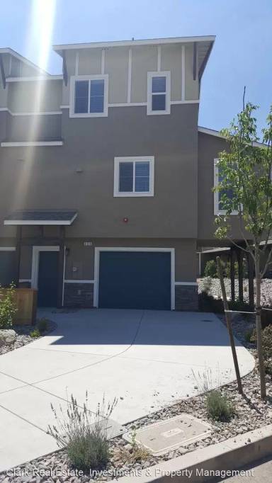 Main picture of 215 Mark Jeffrey Ln