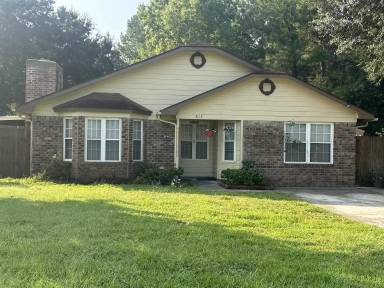 Main picture of 813 E Oxford Ln