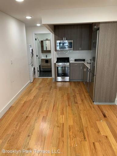Main picture of 369 E 21st St