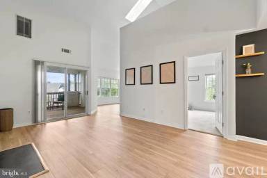 Main picture of 6512 Lake Park Dr