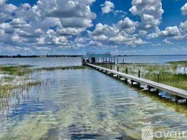 Main picture of 424 Lake Mirror Dr