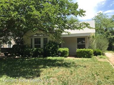 Main picture of 825 Davis Dr
