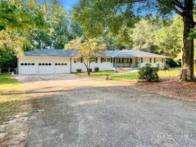 Main picture of 4239 Pinetree Dr