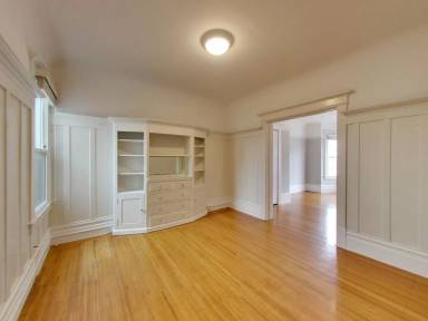 Main picture of 2433 Polk St