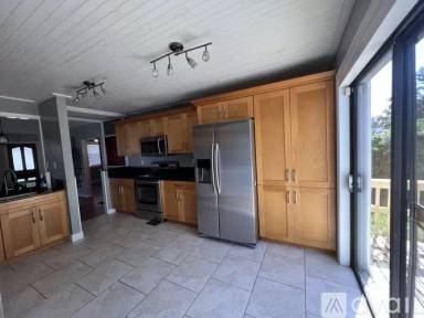Main picture of 410 Manhattan Ave