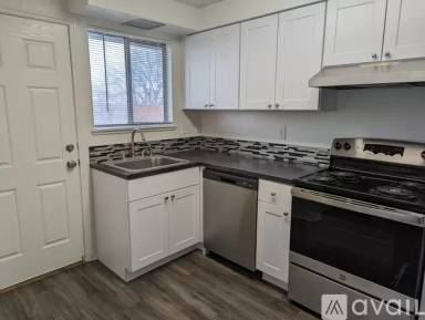 Main picture of 215 N Michigan Ave