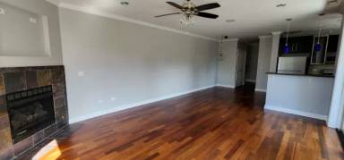 Main picture of 825 N Hudson Ave