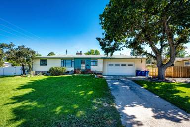 Main picture of 4800 S Jason St