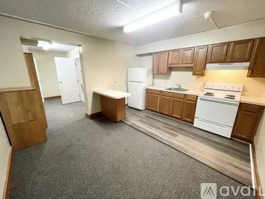 Main picture of 906 W Market St