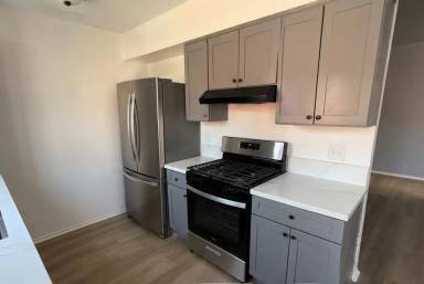 Main picture of 33081 Esther St