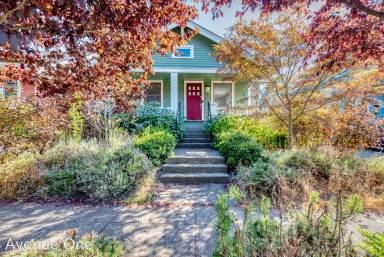 Main picture of 521 N 84th St