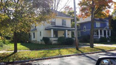 Main picture of 323 W Cesar E Chavez Ave