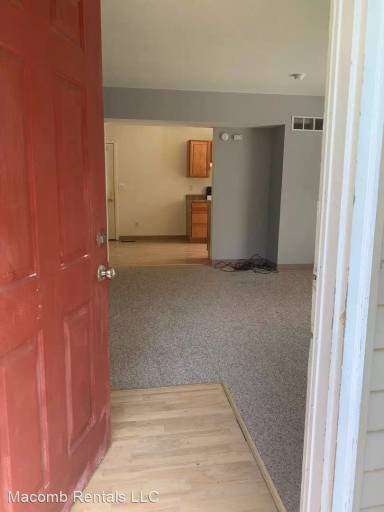 Main picture of 913 N Albert St