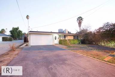 Main picture of 8860 Greenwood Ave