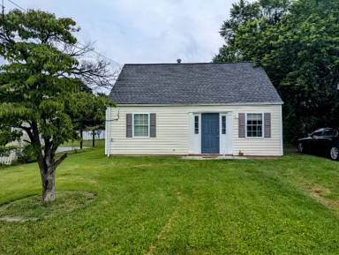 Main picture of 144 Cabbel Dr