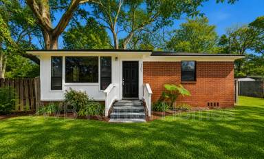 Main picture of 3305 Sunnybrook Ave N