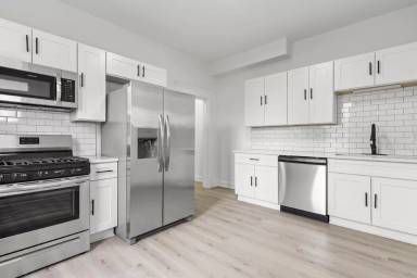 Main picture of 550 W Town St