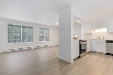 Main picture of 2728 W Maplewood Ave