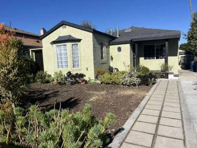 Main picture of 947 E 68th St