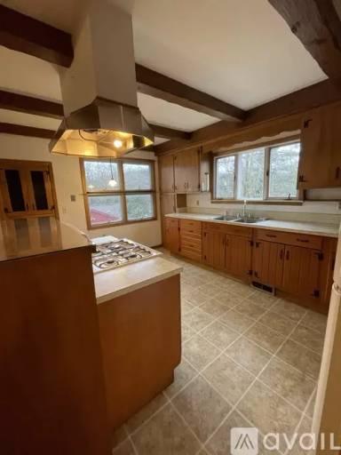 Main picture of 4004 E Genesee St